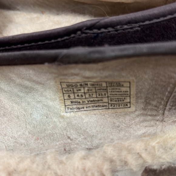 Ugg flats! - Picture 6 of 6